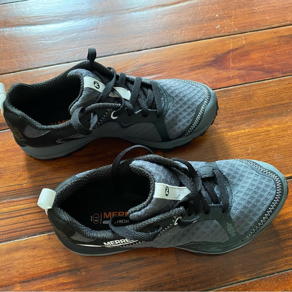 Merrell Women's All Out Crush Light Trail Running Hiking Shoe, Black, size 5